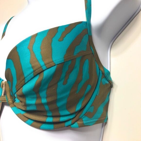 Victoria's Secret Underwire Bikini Top - Picture 2 of 7